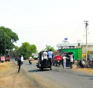 This is a fatal journey! | हा तर जीवघेणा प्रवास ! This is a fatal journey! | हा तर जीवघेणा प्रवास !