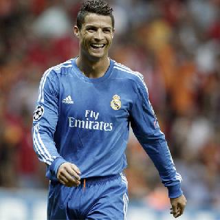 Kelly Urals as Towards The Rise - Cristiano Ronaldo | जोराची आली म्हणून केली लघुशंका - ख्रिस्तियानो रोनाल्डो