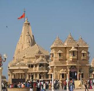 Only Hindus entering Gujarat's Somnath temple! | गुजरातच्या सोमनाथ मंदिरात केवळ हिंदूनाच प्रवेश !