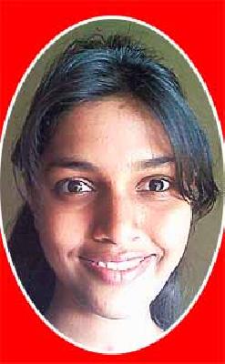 Scarf, Thunderstorm | स्कार्फने केला घात, घडला थरार