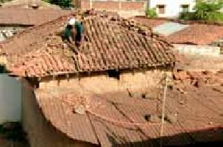 Revolutionary revolutions are going on ... | कवेलूंची फेरणी सुरू... Revolutionary revolutions are going on ... | कवेलूंची फेरणी सुरू...