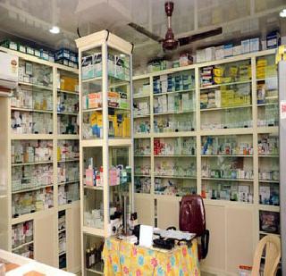 Only medicines in medicine | मेडिकलमध्ये केवळ औषधेच Only medicines in medicine | मेडिकलमध्ये केवळ औषधेच