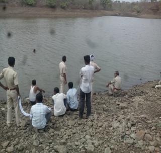 Vehicles seized in the case of lorry attack | पांगराबंदी हल्ला प्रकरणातील वाहन जप्त Vehicles seized in the case of lorry attack | पांगराबंदी हल्ला प्रकरणातील वाहन जप्त