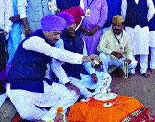 Ignoring the fort of the fort - Chhatrapati ShivajiRaje | गड-किल्ल्यांच्या संवर्धनाकडे दुर्लक्षच - छत्रपती संभाजीराजे Ignoring the fort of the fort - Chhatrapati ShivajiRaje | गड-किल्ल्यांच्या संवर्धनाकडे दुर्लक्षच - छत्रपती संभाजीराजे