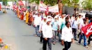 Building Workers' Front For Pending Demands | प्रलंबित मागण्यांसाठी इमारत बांधकाम कामगारांचा मोर्चा Building Workers' Front For Pending Demands | प्रलंबित मागण्यांसाठी इमारत बांधकाम कामगारांचा मोर्चा