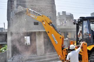 'They' will finally encroach! | 'ते' अतिक्रमण अखेर पाडलेच ! 'They' will finally encroach! | 'ते' अतिक्रमण अखेर पाडलेच !