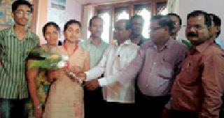 Vaishnavite created history of 'Adarsh' | ‘आदर्श’च्या वैष्णवीने रचला इतिहास