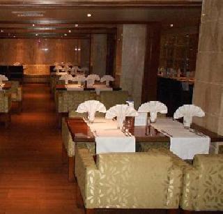 Service tax will be applicable only at AC restaurants | एसी रेस्टॉरंटस्मध्येच सेवाकर लागू होणार