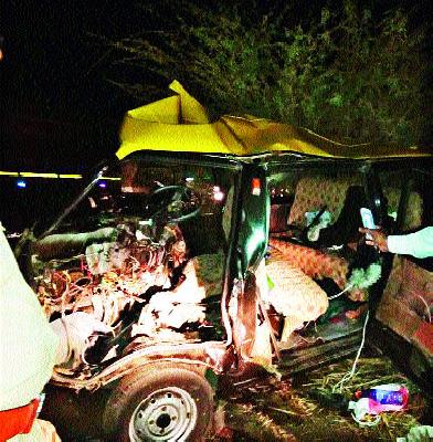 Nine injured: Nine injured, two children with three women | भाविकांवर काळाचा घाला : नऊ जखमी, मृतांत तीन महिलांसह दोन बालके