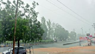 Amarnagiri's rain unbankable chimb! | अमृतसरींच्या वर्षावाने अंबानगरी चिंब! Amarnagiri's rain unbankable chimb! | अमृतसरींच्या वर्षावाने अंबानगरी चिंब!