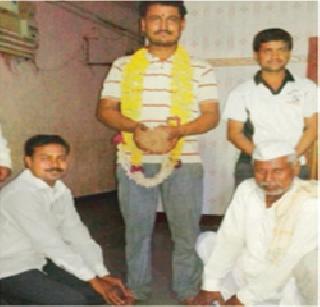 The whole village is addicted to old age! | वृद्धाने केले संपूर्ण गाव व्यसनमुक्त! The whole village is addicted to old age! | वृद्धाने केले संपूर्ण गाव व्यसनमुक्त!