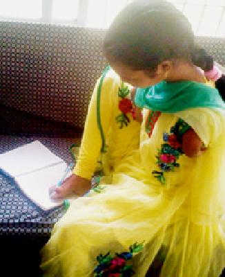 The valley will be brightened by the success of the pilgrimage | अपंग आचलच्या यशाने घाटी उजळली The valley will be brightened by the success of the pilgrimage | अपंग आचलच्या यशाने घाटी उजळली