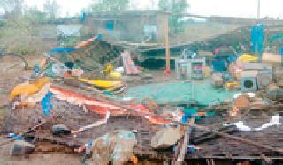 Ralegaon storm storm | राळेगावला वादळाचा तडाखा Ralegaon storm storm | राळेगावला वादळाचा तडाखा