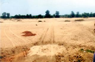 Unauthorized sand ghat in river basin | नदी पात्रात अनधिकृत रेती घाट