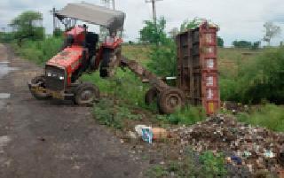 The opposite of the tractor ... | ट्रॅक्टर उलटला... The opposite of the tractor ... | ट्रॅक्टर उलटला...