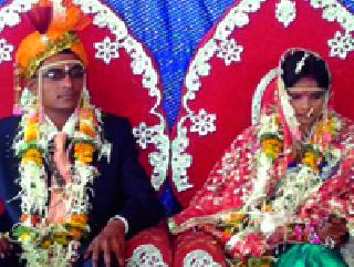 Muslim father did the daughter-in-law of a Hindu girl | मुस्लीम पित्याने केले हिंदू मुलीचे कन्यादान