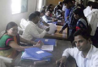 Gondiya tension remains permanent | गोंदियात तणाव कायम Gondiya tension remains permanent | गोंदियात तणाव कायम