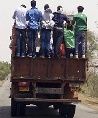 Who is abusive on the journey? | जीवघेण्या प्रवासाला कुणाचे अभय?