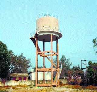 Water tanks filled with carpets! | पाण्याच्या टाक्या गाळाने भरल्या!