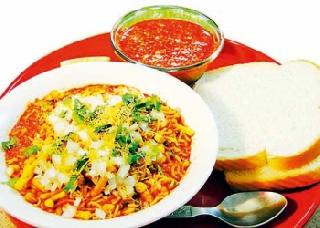 A mix, twelve pounds Red Lion and three people | एक मिसळ, बारा पाव. लाल तर्री आणि तीन जण A mix, twelve pounds Red Lion and three people | एक मिसळ, बारा पाव. लाल तर्री आणि तीन जण