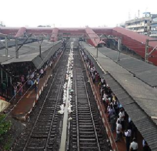Local service jam on Mumbai-Khokbali, three routes | मुंबई खोळंबली, तिन्ही मार्गांवरील लोकल सेवा ठप्प Local service jam on Mumbai-Khokbali, three routes | मुंबई खोळंबली, तिन्ही मार्गांवरील लोकल सेवा ठप्प
