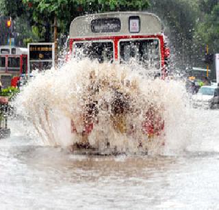 The rain started in Mumbai, the work of the municipal corporation | मुंबईत पाऊस सुरूच, पालिकेच्या कामाचा फज्जा