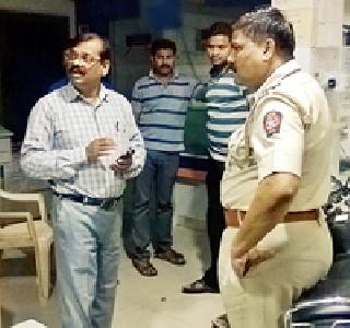 Keep the bank open and staff at home | बँक उघडी ठेवून कर्मचारी घरी Keep the bank open and staff at home | बँक उघडी ठेवून कर्मचारी घरी