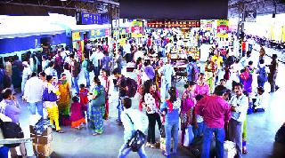 On the third day in a row, the trains going to Mumbai were canceled | सलग तिसऱ्या दिवशी मुंबईकडे जाणाऱ्या गाड्या रद्द