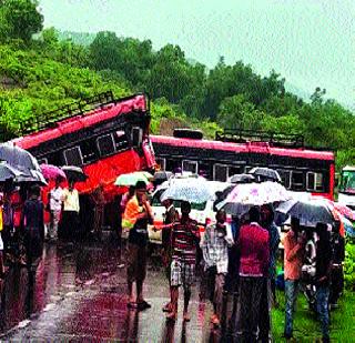 Fatal accidents in Mahad | महाडमध्ये भीषण अपघात