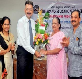 The Vice Chancellors foster their school | कुलगुरूंचा सत्कार त्यांच्याच शाळेत