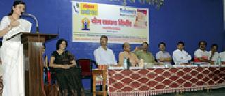 Yoga is not an option for peace of mind | मन:शांतीसाठी योगाला पर्याय नाही