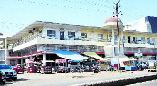 Rent of municipal plots according to market value | पालिकेच्या गाळ्यांना बाजारमूल्यानुसार भाडे