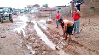 The first rain is open to the brass | पहिल्याच पावसात पितळ उघडे
