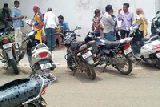 Facilities Distributed by Center Centers | सुविधांचे विविधा केंद्र दलालांच्या विळख्यात Facilities Distributed by Center Centers | सुविधांचे विविधा केंद्र दलालांच्या विळख्यात