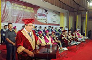 Where are the developmental courses in the university? | विद्यापीठात विकासात्मक अभ्यासक्रम आहेत कुठे?