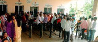 Examples of 'Setu' footpath | दाखल्यांसाठी ‘सेतू’त पायपीट