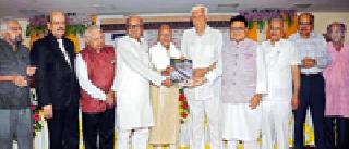 Bhagchandra Jain is a proud personality | भागचंद्र जैन अभिमानास्पद व्यक्तिमत्त्व