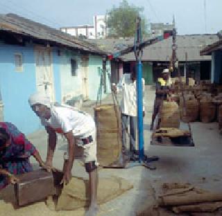 The plunder of the farmers at the Paddy Purchase Center | धान खरेदी केंद्रावर शेतकऱ्यांची लूट