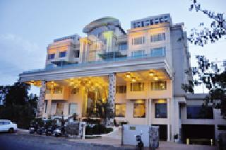 5000 sq. Square feet construction of grand mahfil illegal | ग्रँड महेफिलचे पाच हजार चौरस स्क्वेअर फूट बांधकाम अवैध