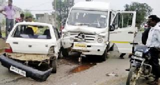 Carla hit: | कारला ठोकले : Carla hit: | कारला ठोकले :