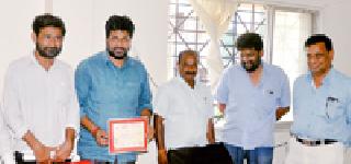 Spontaneous response to Lokmat's Blood Donation Camp | ‘लोकमत’च्या रक्तदान शिबिराला उत्स्फूर्त प्रतिसाद Spontaneous response to Lokmat's Blood Donation Camp | ‘लोकमत’च्या रक्तदान शिबिराला उत्स्फूर्त प्रतिसाद