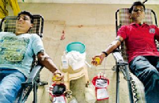 Blood donation of Babuji's birthday | बाबूजींच्या जयंतीदिनी युवकांचे रक्तदान