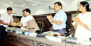 Chandrasekhar Muttali's felicitated by the Guardian Minister | चंद्रशेखर मुरतेली यांचा पालकमंत्र्यांच्या हस्ते सत्कार