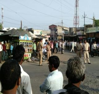 A surprise visit to the Salubazar Chowki to the Superintendent of Police | शेलुबाजार चौकीला पोलीस अधीक्षकांची अचानक भेट A surprise visit to the Salubazar Chowki to the Superintendent of Police | शेलुबाजार चौकीला पोलीस अधीक्षकांची अचानक भेट