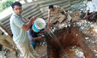 After the order of the court, liquor was destroyed. | न्यायालयाच्या आदेशानंतर दारू नष्ट ..