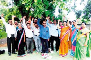 On the Gramsevak agitation: | ग्रामसेवक आंदोलनावर :