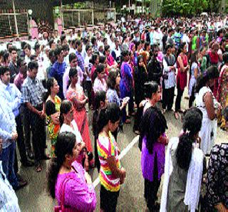 Functional funeral in mourning atmosphere | शोकाकुल वातावरणात फ्रेन्शिलावर अंत्यसंस्कार