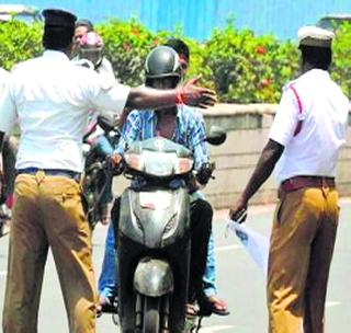 Work on non-licensed bike operators | परवाना न बाळगणा-या दुचाकीचालकांवरकारवाई Work on non-licensed bike operators | परवाना न बाळगणा-या दुचाकीचालकांवरकारवाई