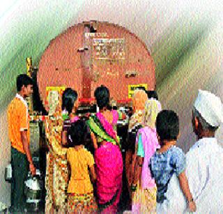The water supply depends on the tanker | पाणीपुरवठ्याची भिस्त टॅँकरवरच The water supply depends on the tanker | पाणीपुरवठ्याची भिस्त टॅँकरवरच