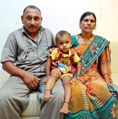 The sight of the smallpox for running Dudududu | दुडूदुडू धावण्यासाठी चिमुकलीला हवीय दृष्टी